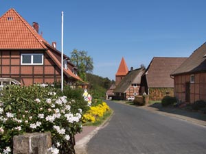 Dorfstrae im Heidedorf Raven